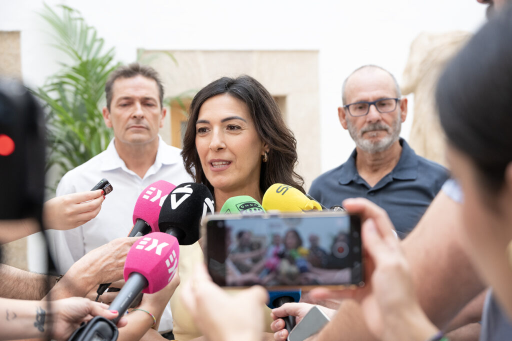 La Diputación de Cáceres presenta la Estrategia de Inteligencia Artificial 2025-2030 para impulsar una administración más eficiente y una provincia más innovadora Presentacion Estrategia IA Dip Cáceres (6)