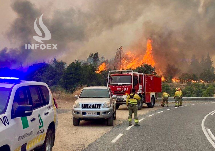 La Junta de Extremadura refuerza su ayuda a los incendios forestales en Ávila burgohondo_2