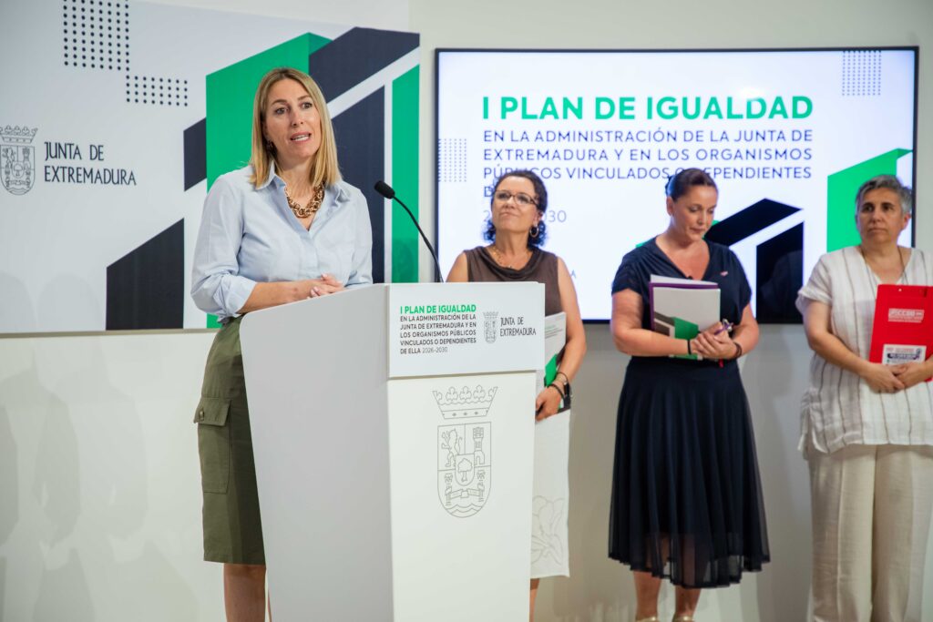 María Guardiola presenta el I Plan de Igualdad para la Administración de la Junta de Extremadura formado por 89 medidas portada