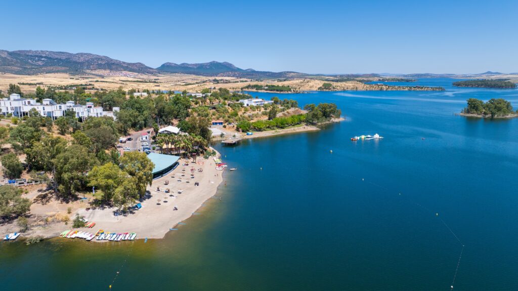Los alojamientos extrahoteleros de Extremadura registran el mejor mes de julio con un fuerte impulso del turismo internacional 20260831 Playa de Orellana la Vieja © Turismo de Extremadura