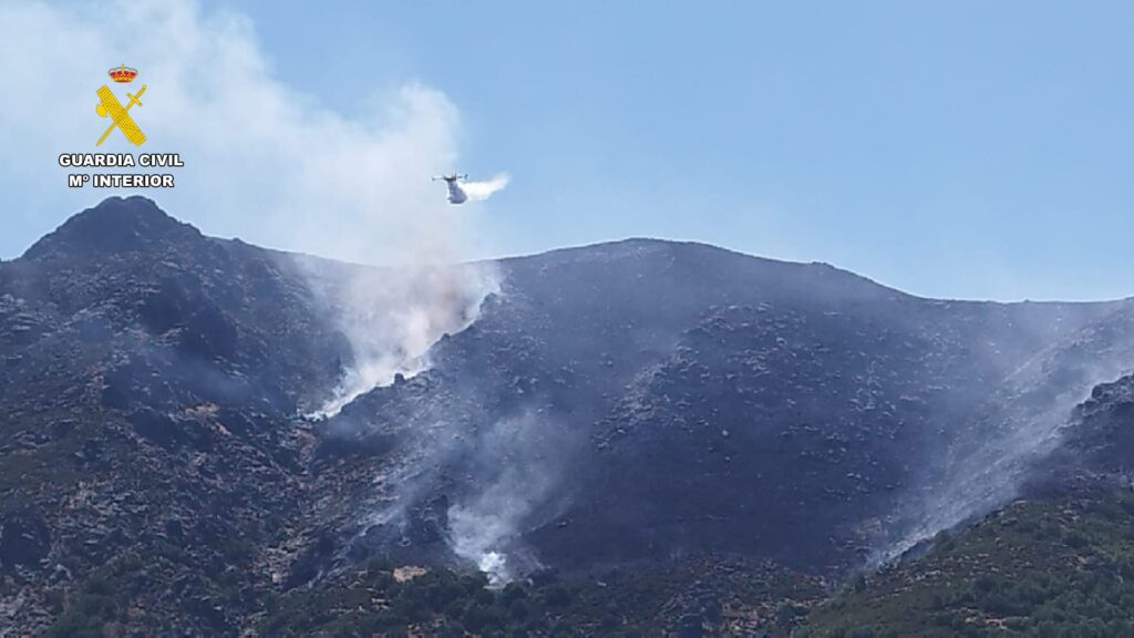 Vuelven a casa algunas personas del incendio de Casas de Millán y Grimaldo y se confina la población Incendios 3