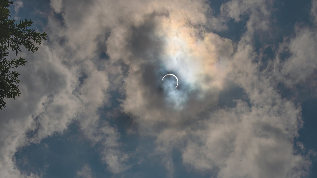 Predicción especial. Eclipse del 12 de agosto de 2026 Ring_of_fire_2023_from_Edzna,_Campeche 1