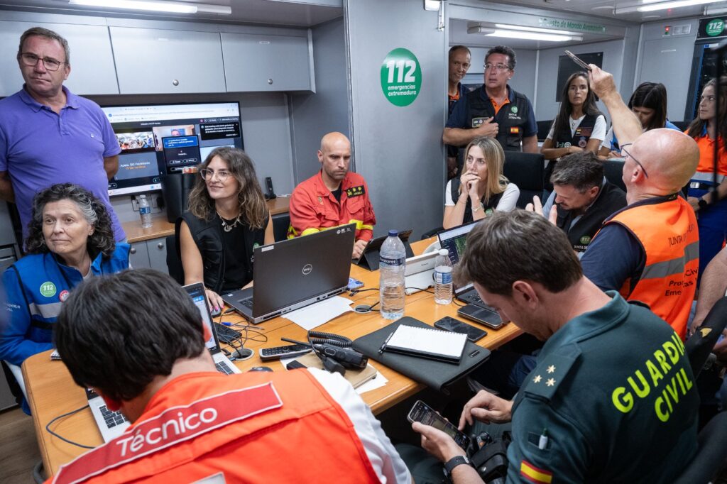 La Junta de Extremadura mantiene a once alquerías evacuadas y el confinamiento de Nuñomoral por el incendio de Las Hurdes, que ha quemado 3.700 hectáreas de pinar cecopi22