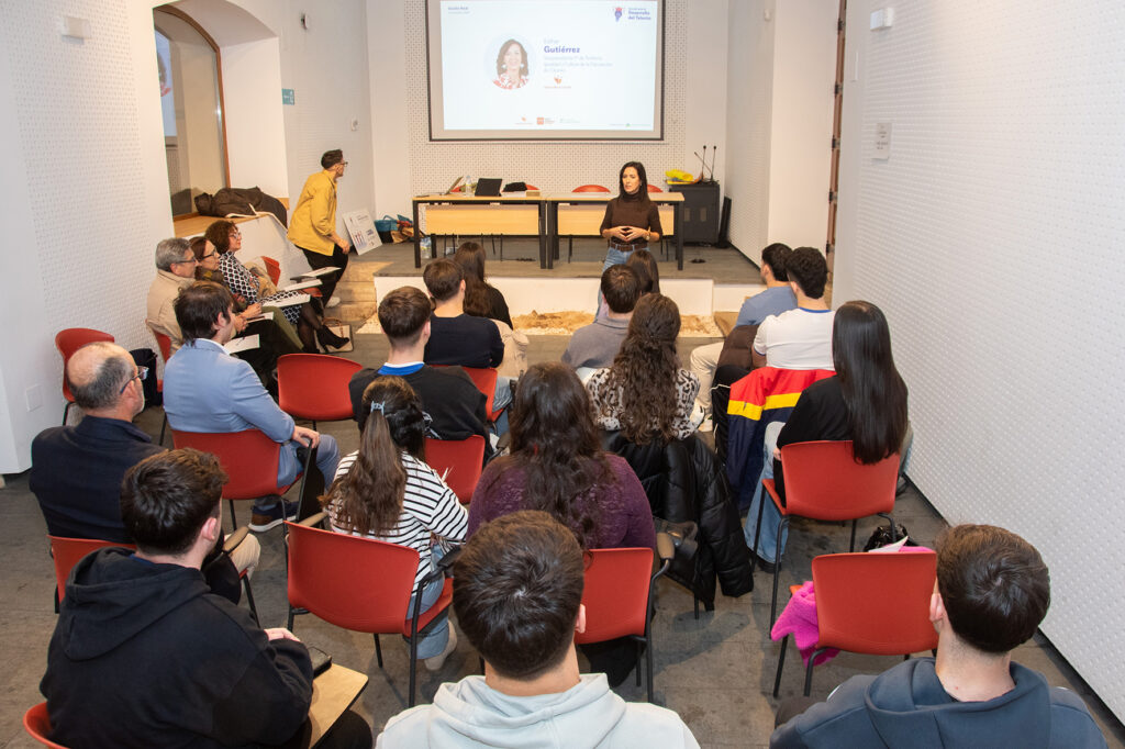 la vicepresidenta participa en una sesión de la edición pasada