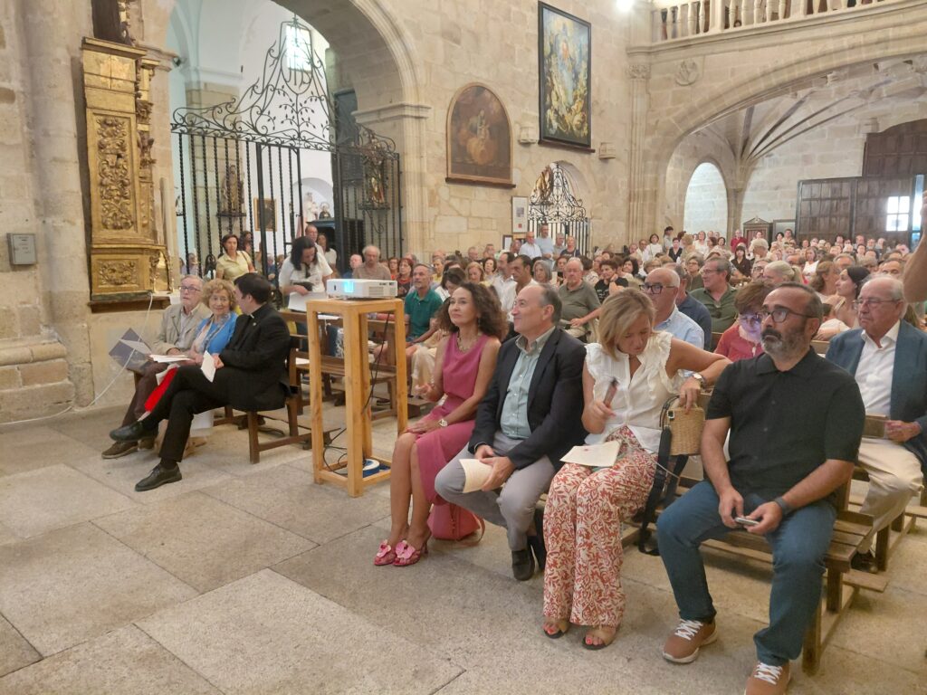 Montserrat Torrent hace sonar el histórico órgano de Garrovillas de Alconétar 16437