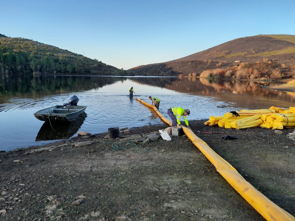 Barreras en el Embalse de Serradilla (Cáceres)