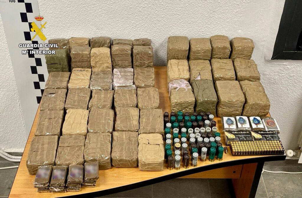 La Guardia Civil localiza 27 kilos de hachís y diversa munición en Navalmoral de la Mata Imagen