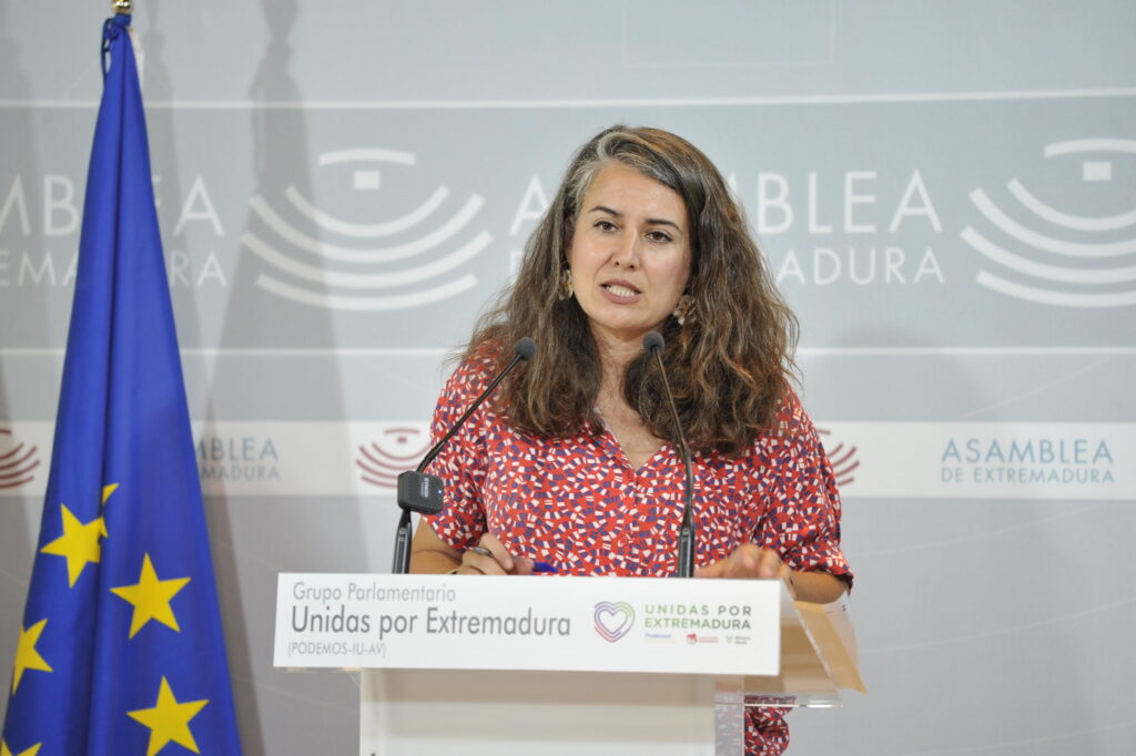 Unidas por Extremadura exige explicaciones a Salud y reclama investigar el contrato del transporte escolar Irene de Miguel_15_09_026 (2)