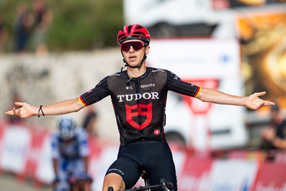 Brenner se corona en La Pandera y Enric Mas refuerza su liderato en La Vuelta 2026 La Vuelta Brenner