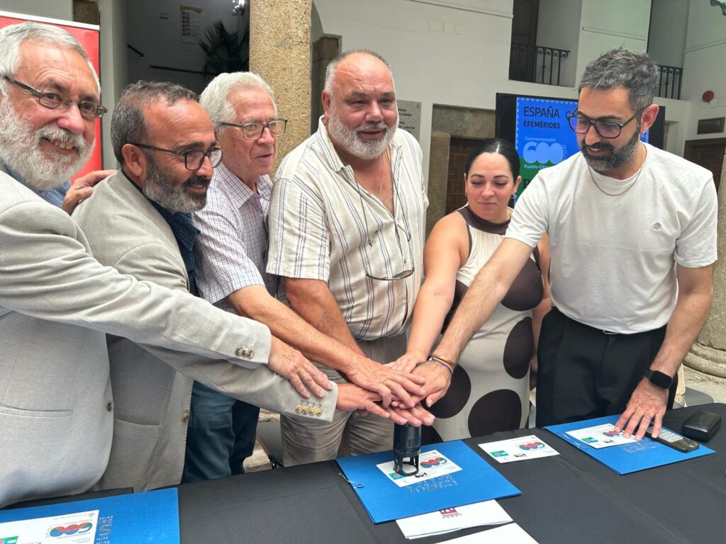 Plasencia conmemora los 600 años de presencia gitana en España con un sello de Correos Presentación Sello 600 Años Pueblo Gitano (3)