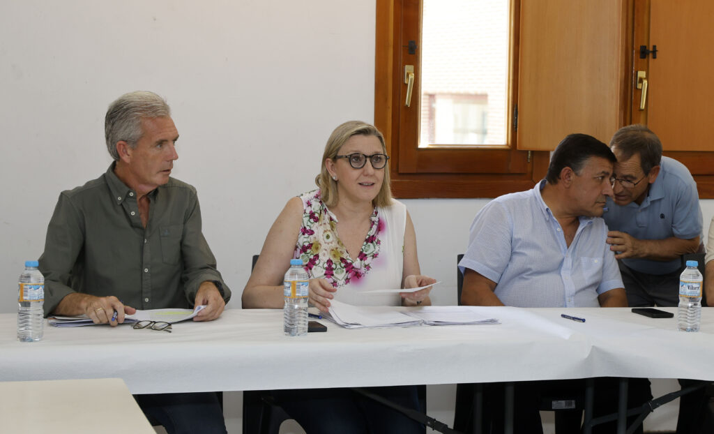 Ledrada gana nuevo suelo industrial con un polígono de 12,6 hectáreas Vicepresidenta+segunda+en+Navaluenga-09