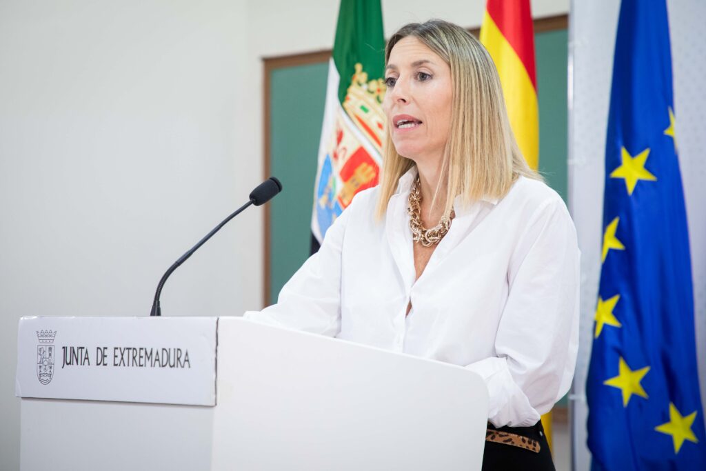 La Junta destina 7,7 millones para facilitar la conciliación laboral a familiar en Extremadura presidenta rdp