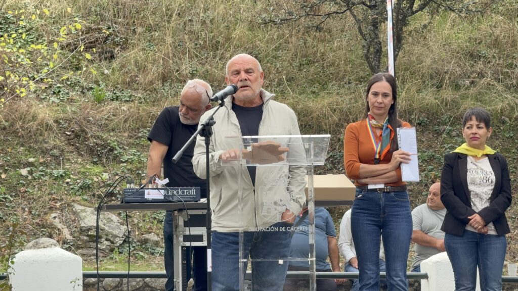 Sebastián Caballero González durante su homenaje en Abadía, Valle del Ambroz