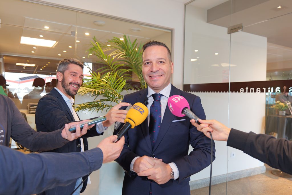La Junta de Extremadura aborda con los empresarios de Navalmoral la reducción de trabas burocráticas 20261023 2 NP Desregulación- Reunión Círculo Empresarial Moralo