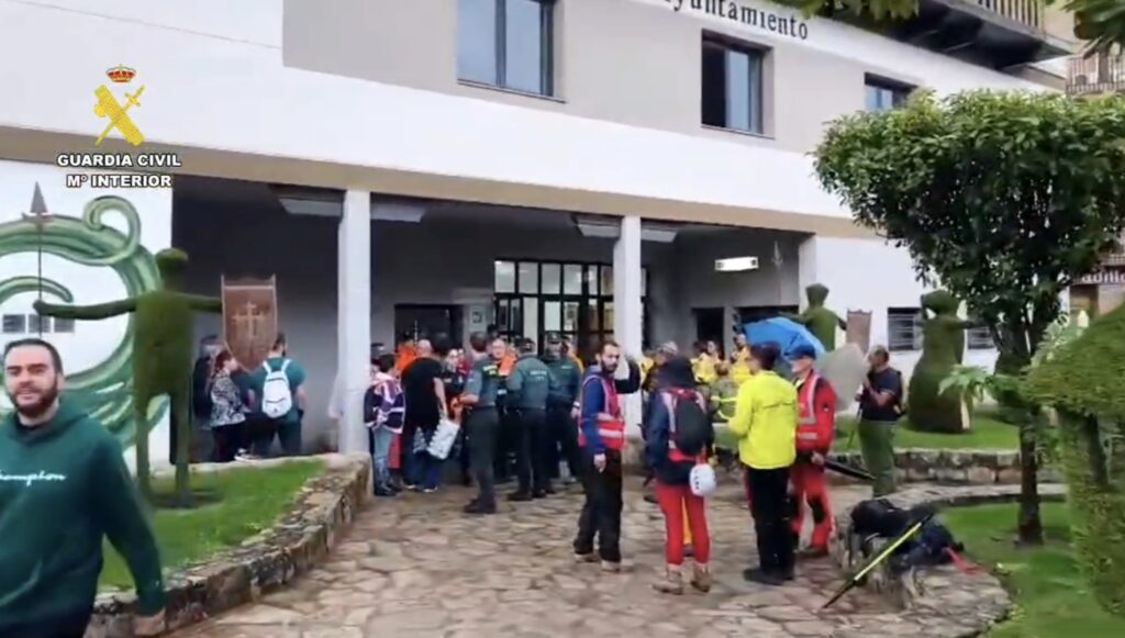 La Guardia Civil retoma la búsqueda del hombre desaparecido junto a su perro en Losar de la Vera Dispositivo de búsqueda en Losar de la Vera