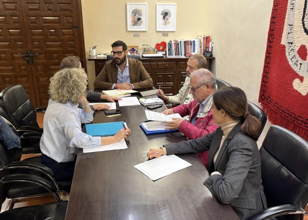 Foto 2 Reunión 22 oct de la Plataforma Placentina BIOMETANO con el ALCALDE de Plasencia