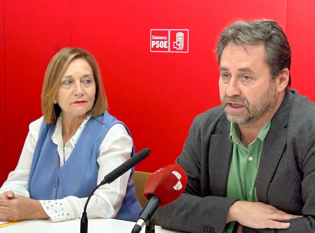 El PSOE de Salamanca destaca las nuevas ayudas sociales y el peso de las pensiones en la economía provincial Carmen Ávila y Antonio Cámara, candidatos del PSOE de Salamanca, durante la rueda de prensa sobre ayudas sociales y pensiones