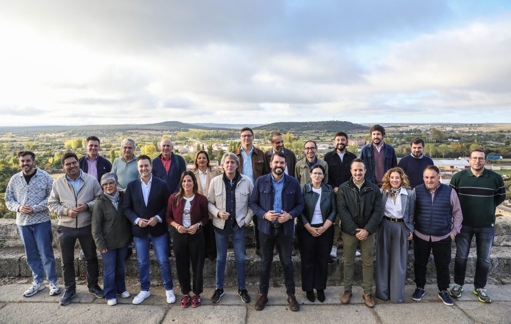 Dirigentes del PSOE contra la despoblación reunidos en Ciudad Rodrigo.