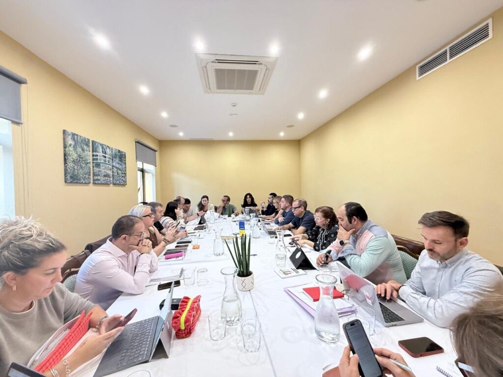 La Diputación de Cáceres prepara unos presupuestos para 2027 con mayor inversión en los pueblos y el medio rural Reunión presupuestos (4)